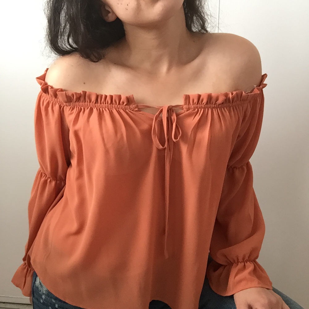 NWT Self Tie Off Shoulder Top - Picture 3 of 6